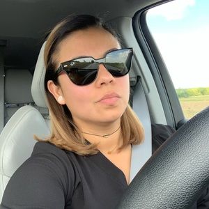 Meet your Posher, Cinthia